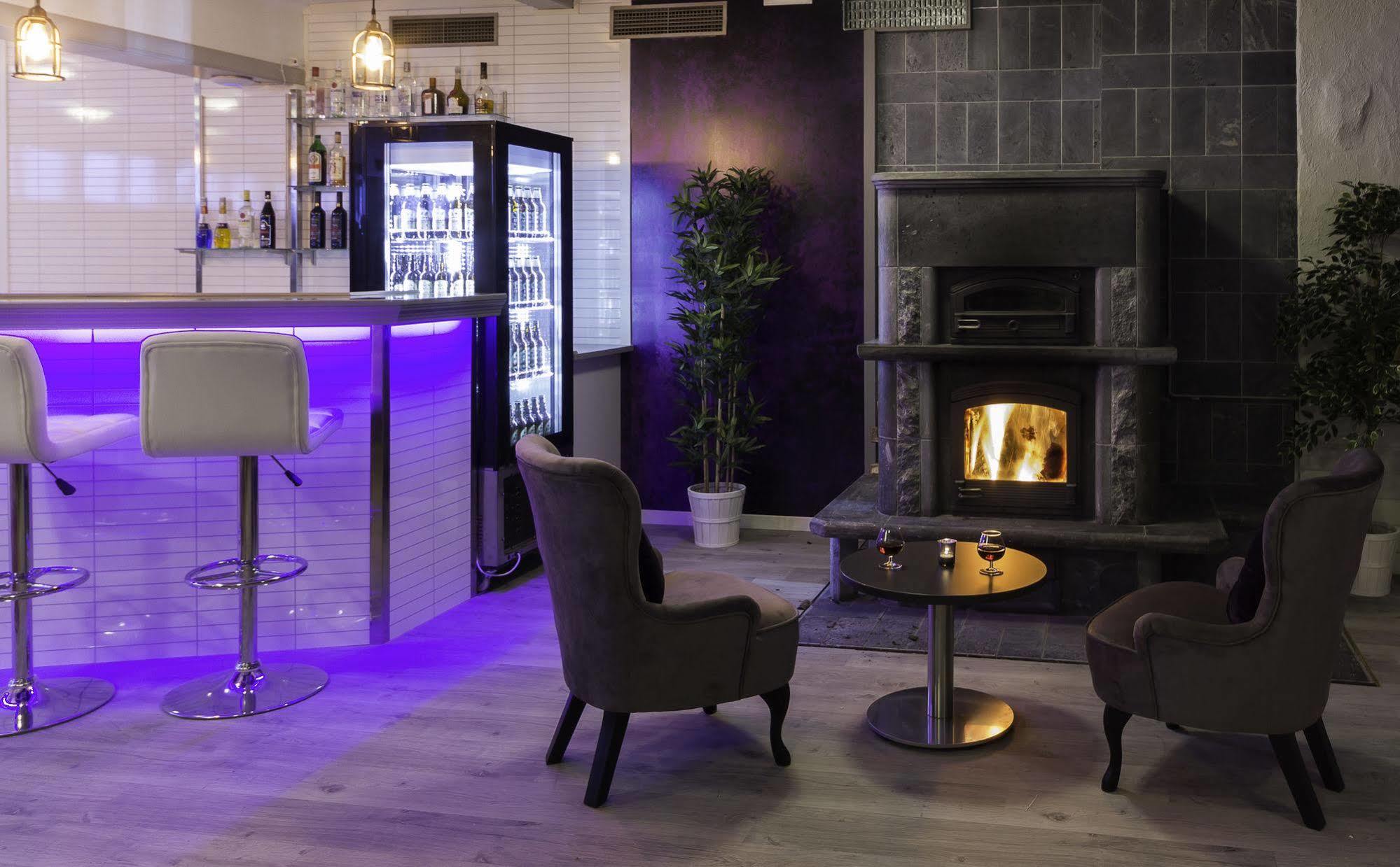 Hotell Restaurang Nämforsen Näsåker Exteriör bild